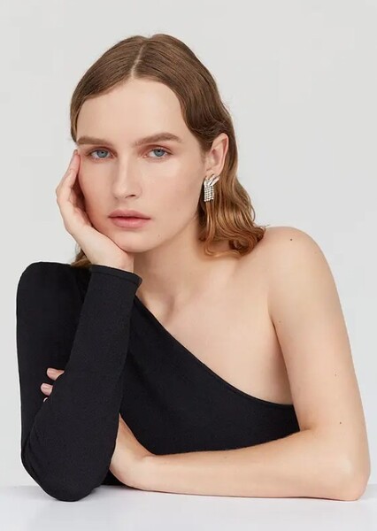 Olivia DeJonge photo