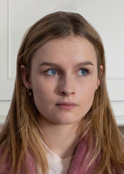 Olivia DeJonge photo