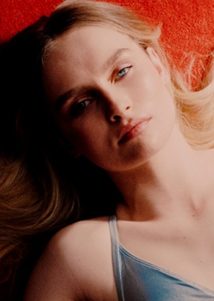 Olivia DeJonge photo