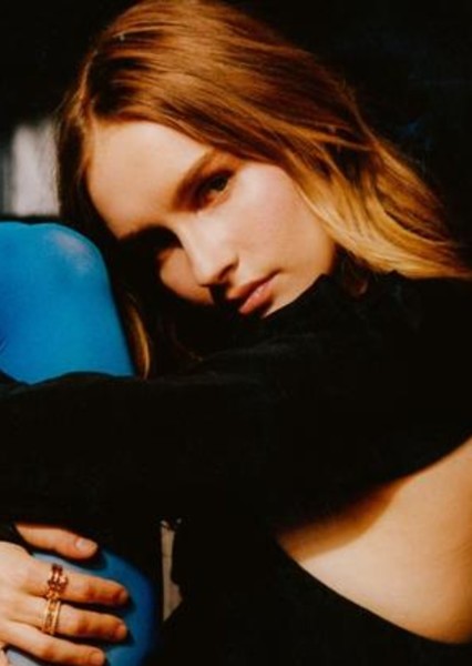 Olivia DeJonge photo