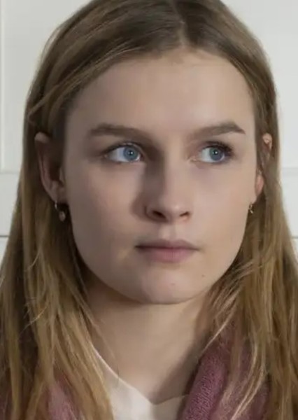 Olivia DeJonge photo