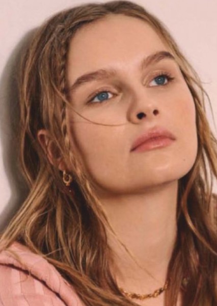 Olivia DeJonge photo