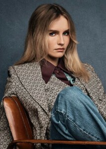 Olivia DeJonge