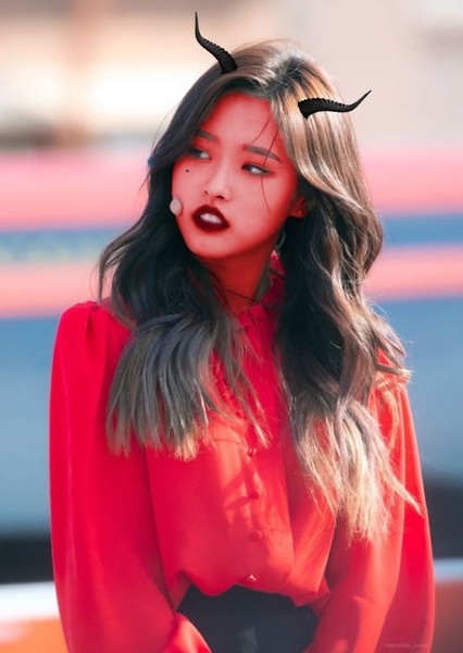 Olivia Hye (Son Hyejoo) photo