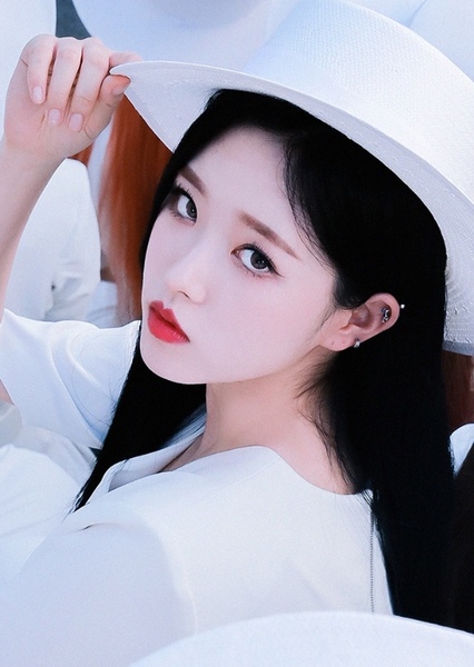 Olivia Hye (Son Hyejoo) photo