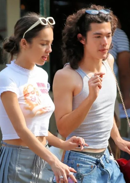Olivia Rodrigo and Conan Gray photo