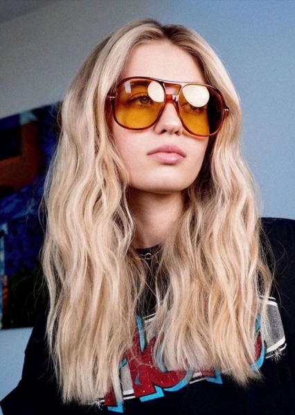 Olivia Scott Welch photo