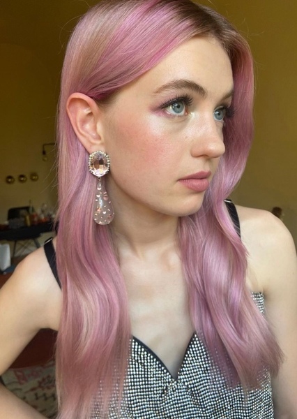 Olivia Scott Welch photo