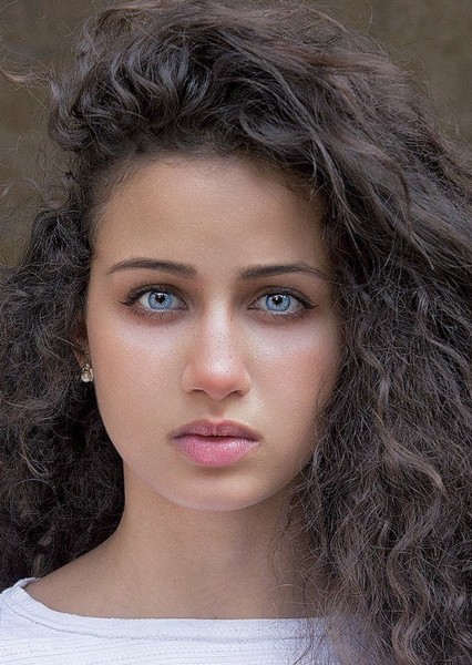Oulaya Amamra photo