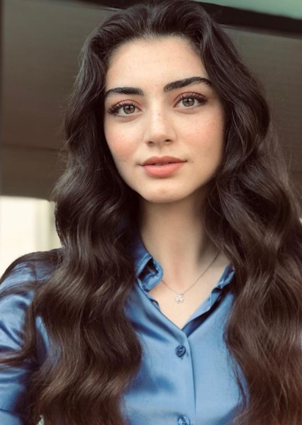 Ozge Torer photo