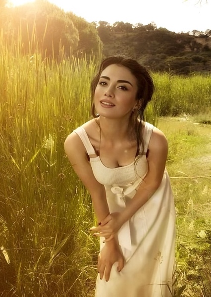 Özge Yağız photo