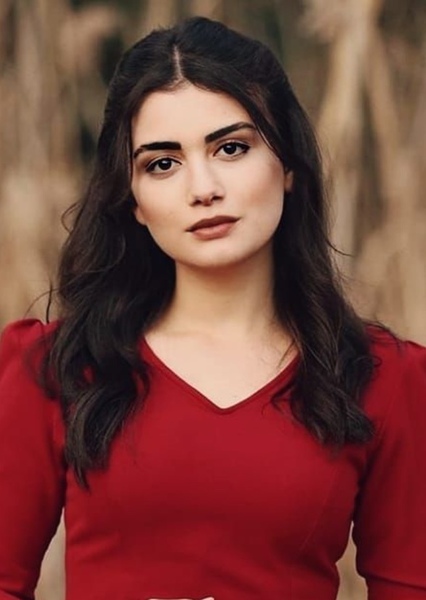 Özge Yağız photo