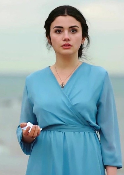 Özge Yağız photo