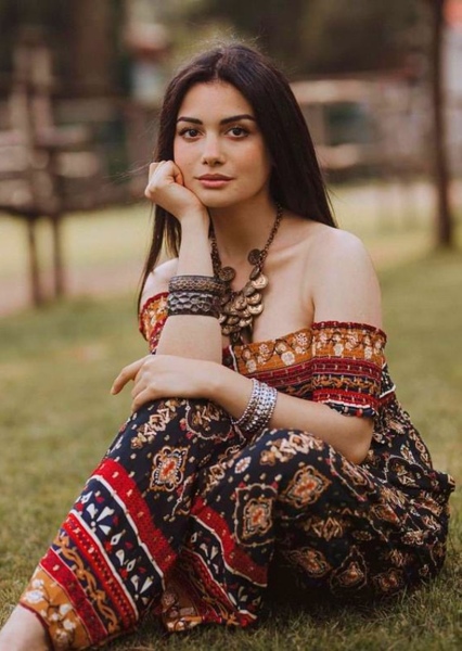 Özge Yağız photo