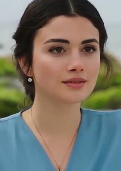 Özge Yağız photo