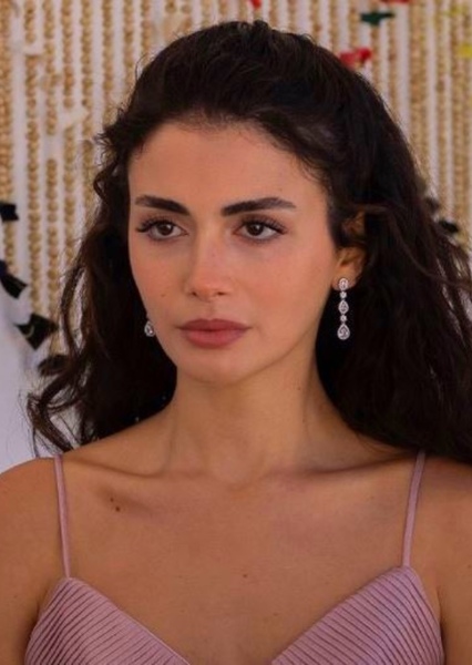 Özge Yağız photo