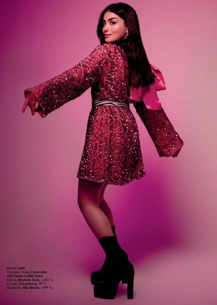 Özge Yağız photo