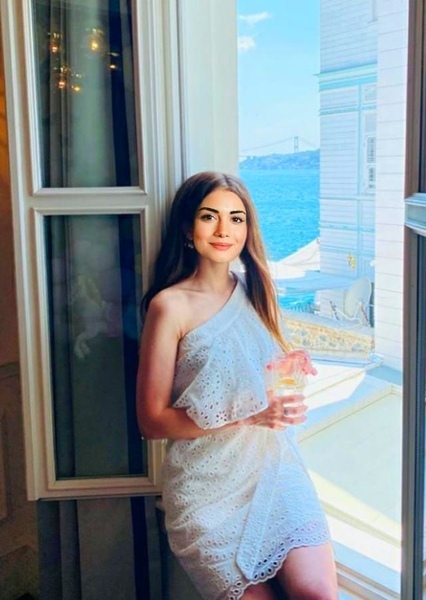 Özge Yağız photo