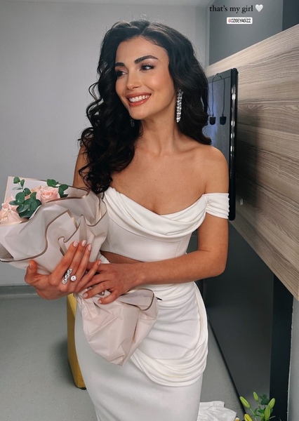 Özge Yağız photo