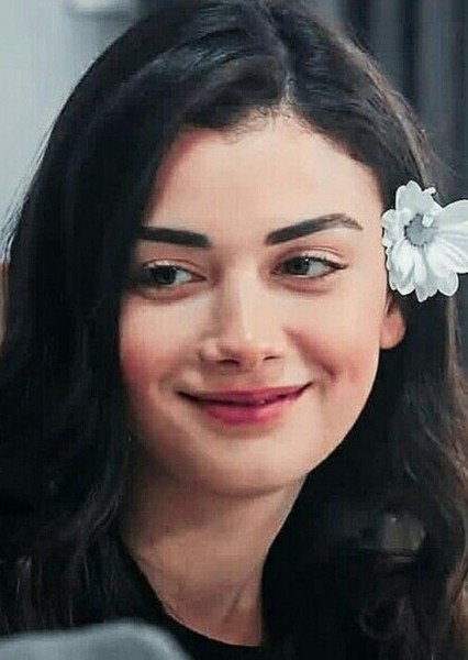 Özge Yağız photo