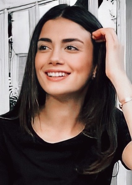 Özge Yağız photo
