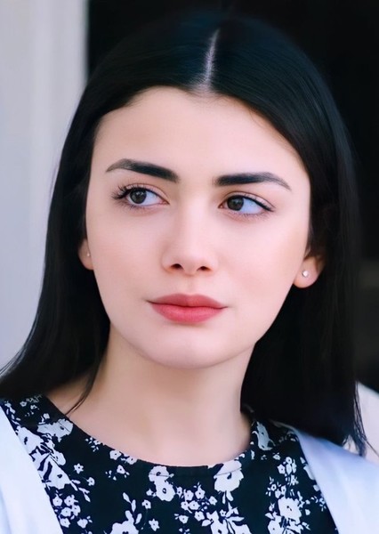 Özge Yağız photo