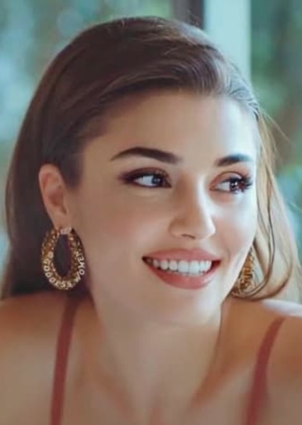 Özge Yağız photo