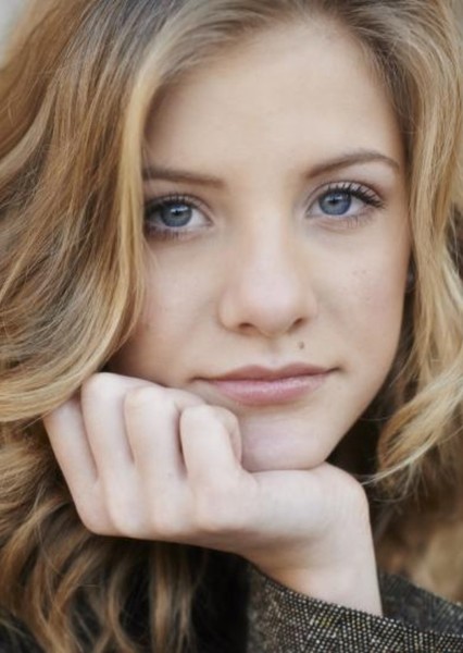 Paige Hyland photo