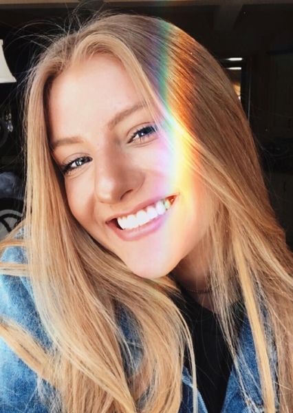 Paige Hyland photo