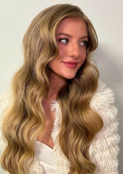 Paige Hyland photo