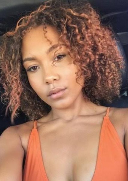 Parker McKenna Posey photo