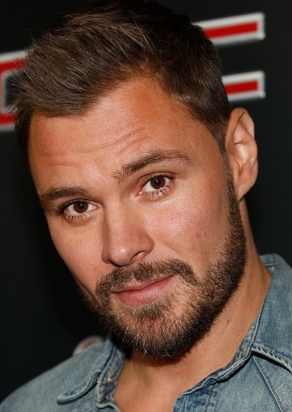 Patrick Flueger photo