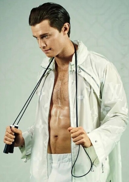 Patrick Schwarzenegger photo