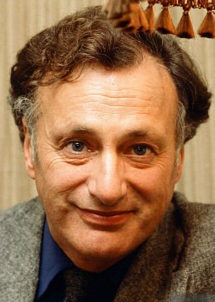 Paul Eddington photo