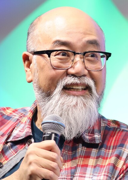 Paul Sun-Hyung Lee photo