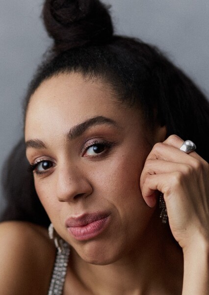 Pearl Mackie photo