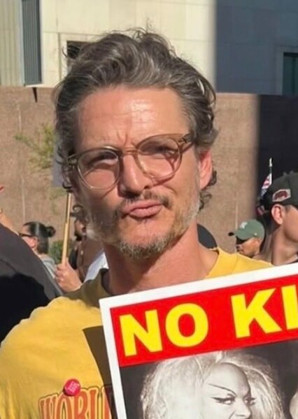 Pedro Pascal photo