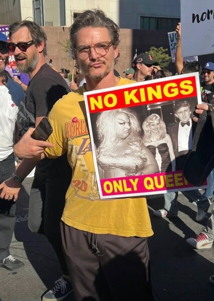 Pedro Pascal photo