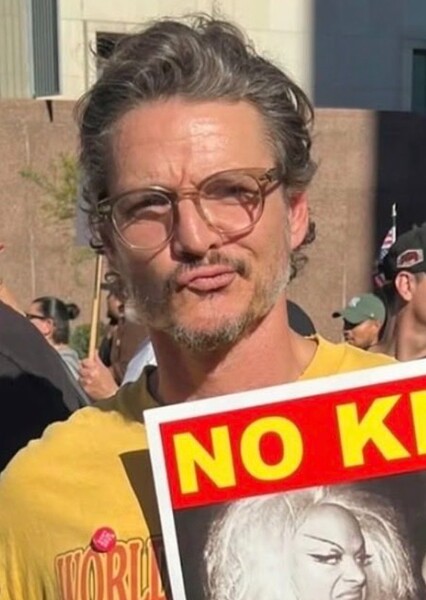 Pedro Pascal photo