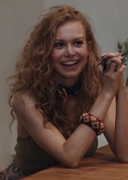 Penelope Mitchell photo
