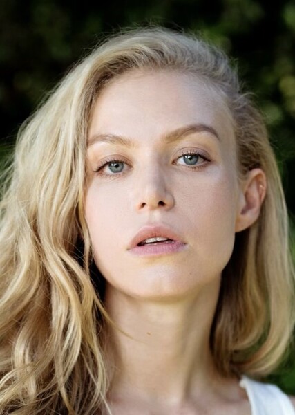 Penelope Mitchell photo