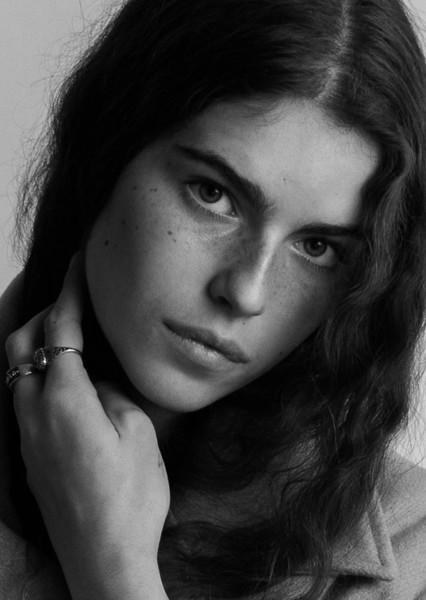 Perla Haney-Jardine photo