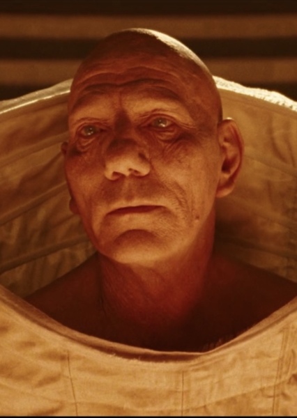 Pete Postlethwaite photo