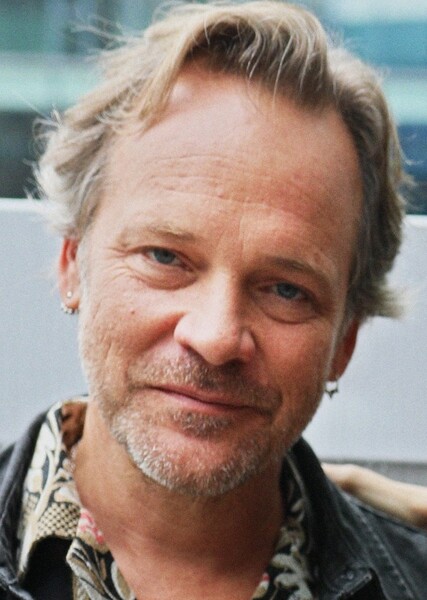 Peter Sarsgaard photo