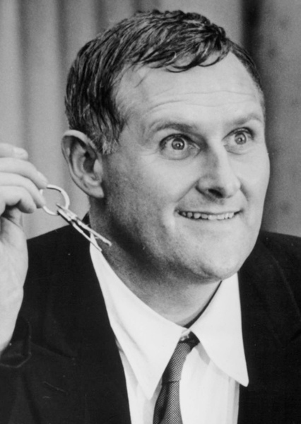 Peter Vaughan photo