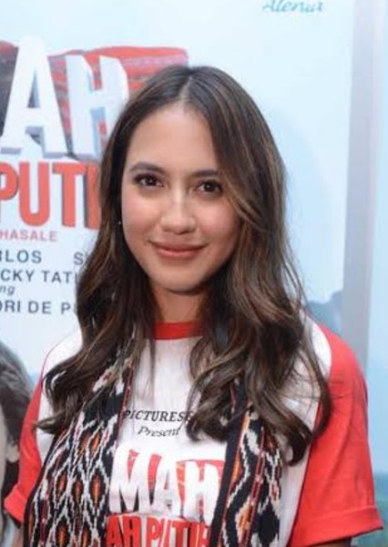 Pevita Pearce photo