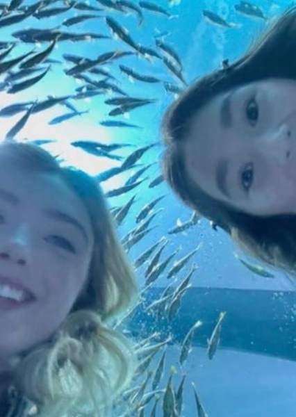 Peyton List and Oona O’Brien photo