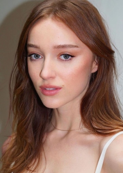 Pheobe Dynevor