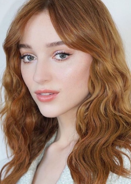 Pheobe Dynevor
