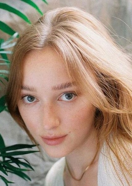 Phoebe Dynevor